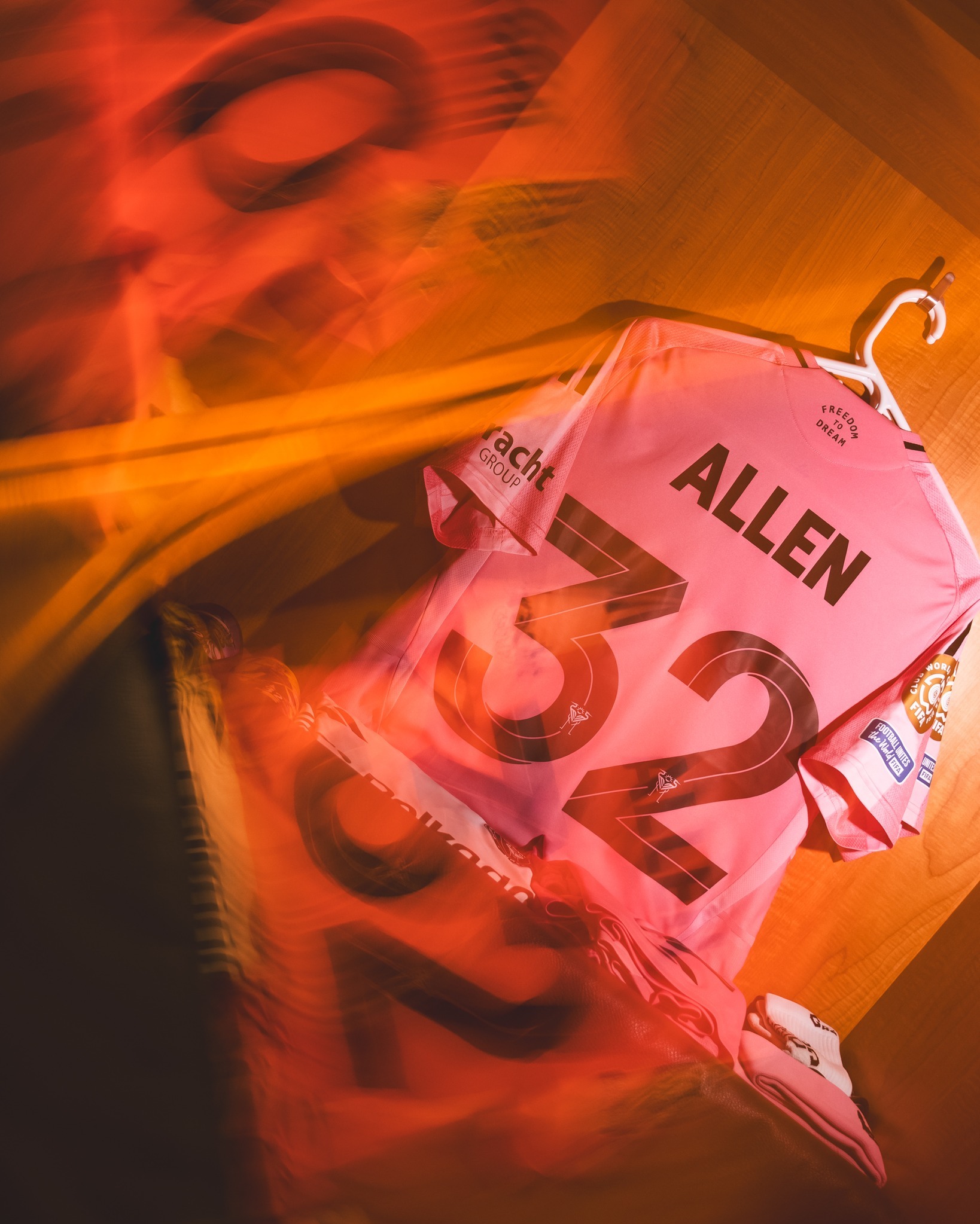 关于切尔西发布备战花絮，国际比赛日官宣签约，足总杯任务艰巨，纪律约束更严格的信息体育赛事