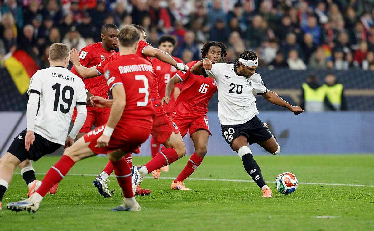 关于西甲赛程吃紧；法兰克福今晨防线松动；赛场秩序良好；阵容厚度经受考验的信息九游会